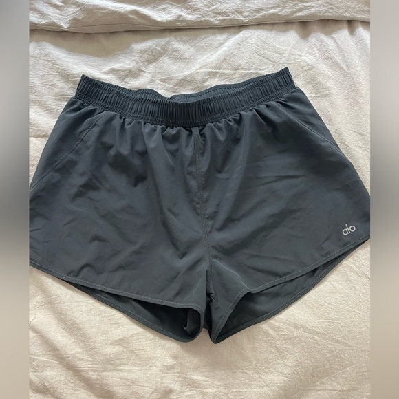 ALO Yoga Pants - Alo shorts size medium